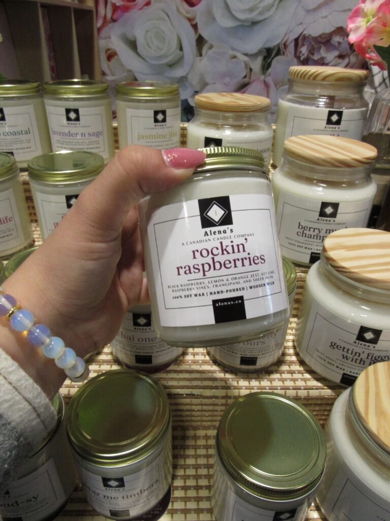 Rock Your Summer with Rockin' Raspberries 8 rockin raspberries soy wax wooden wick candle Alena's